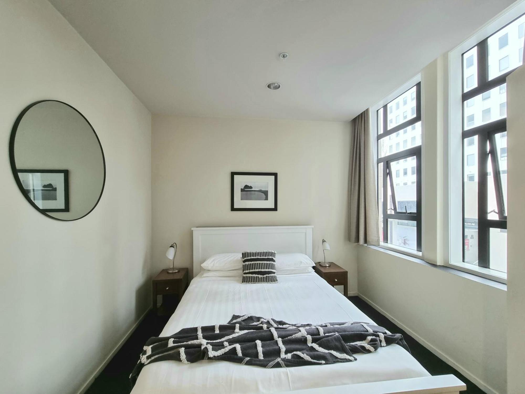 Urban Deco Apartment On Queen Street Auckland Zimmer foto