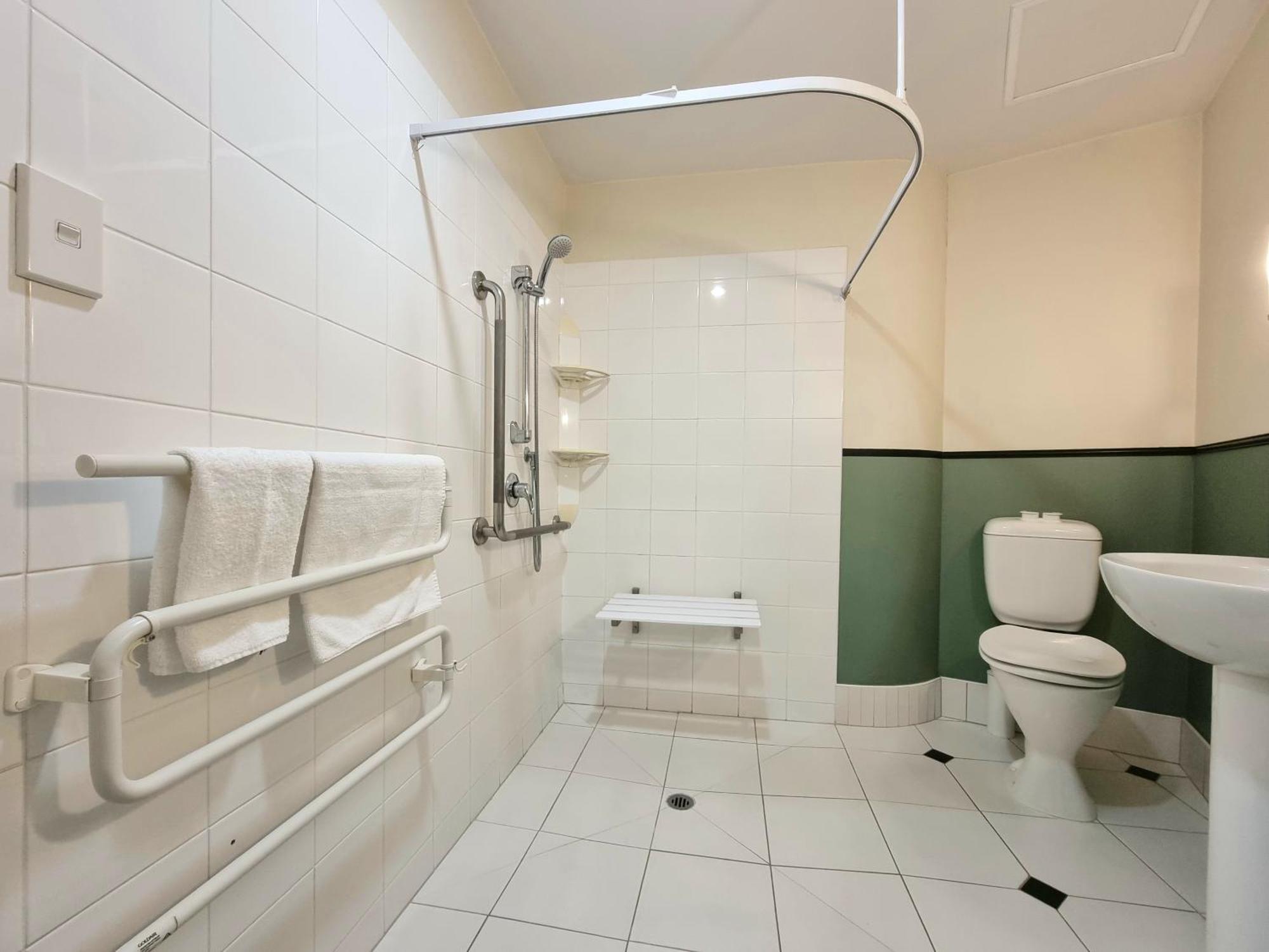 Urban Deco Apartment On Queen Street Auckland Zimmer foto