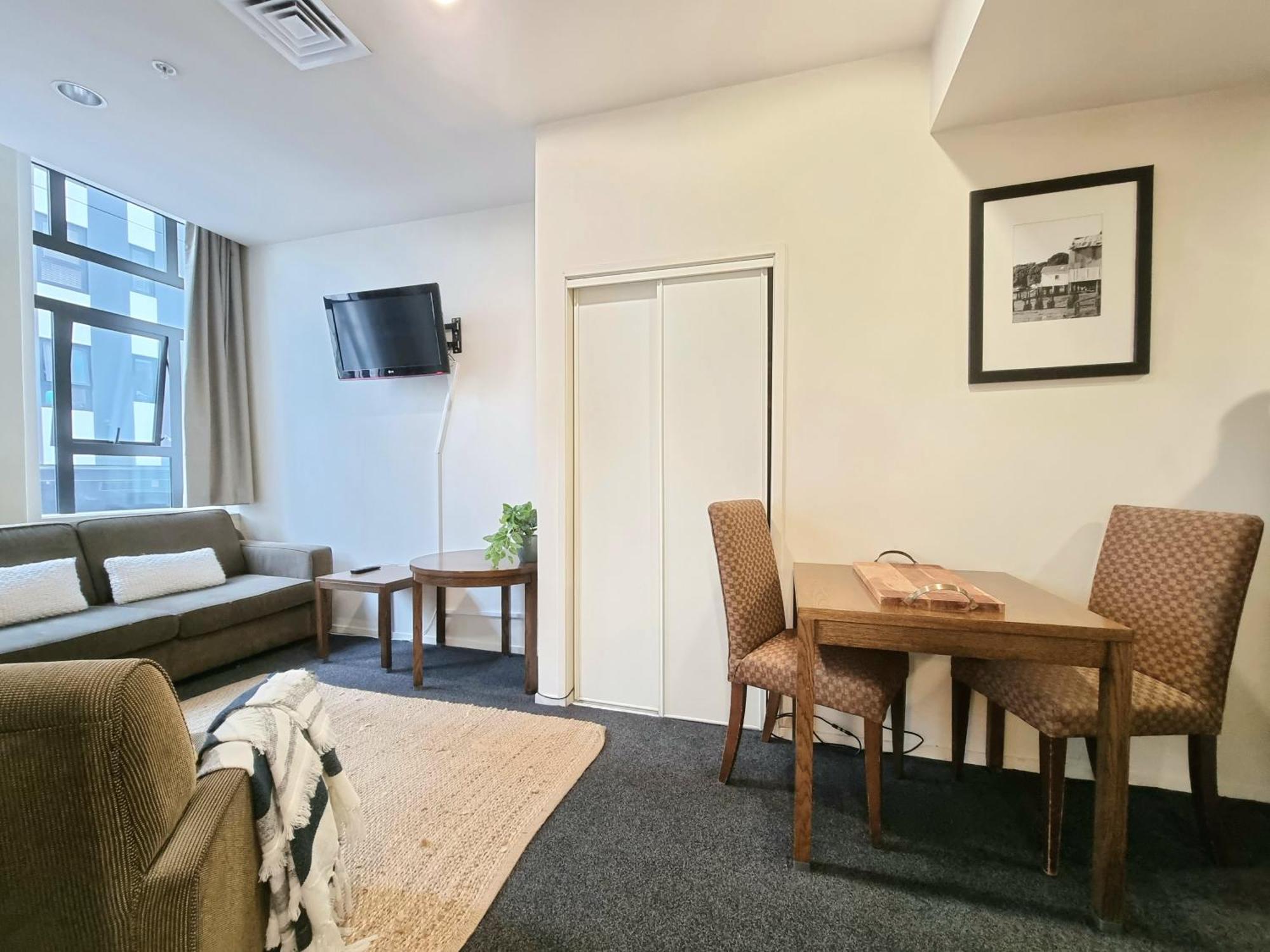 Urban Deco Apartment On Queen Street Auckland Zimmer foto
