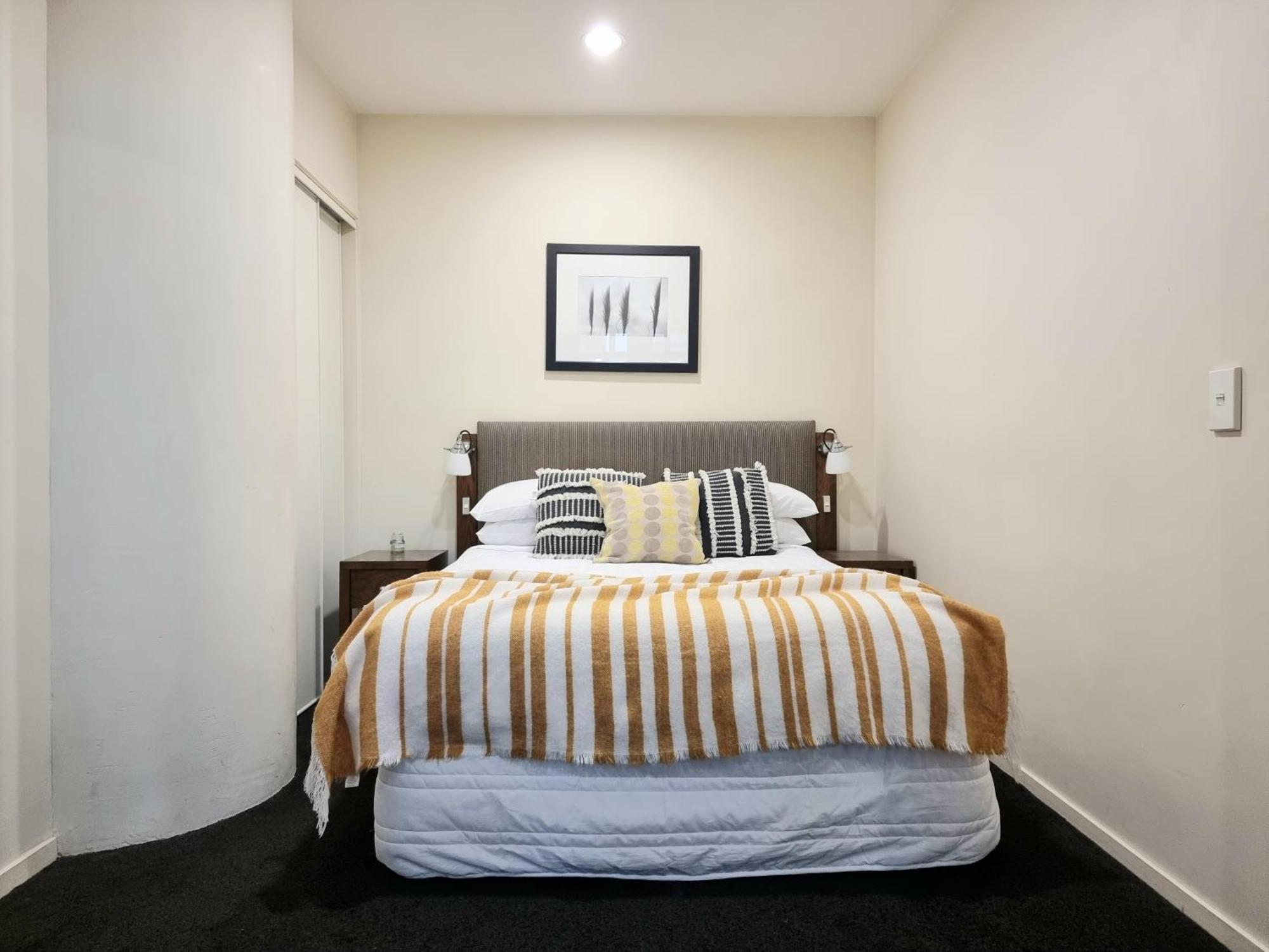 Urban Deco Apartment On Queen Street Auckland Zimmer foto
