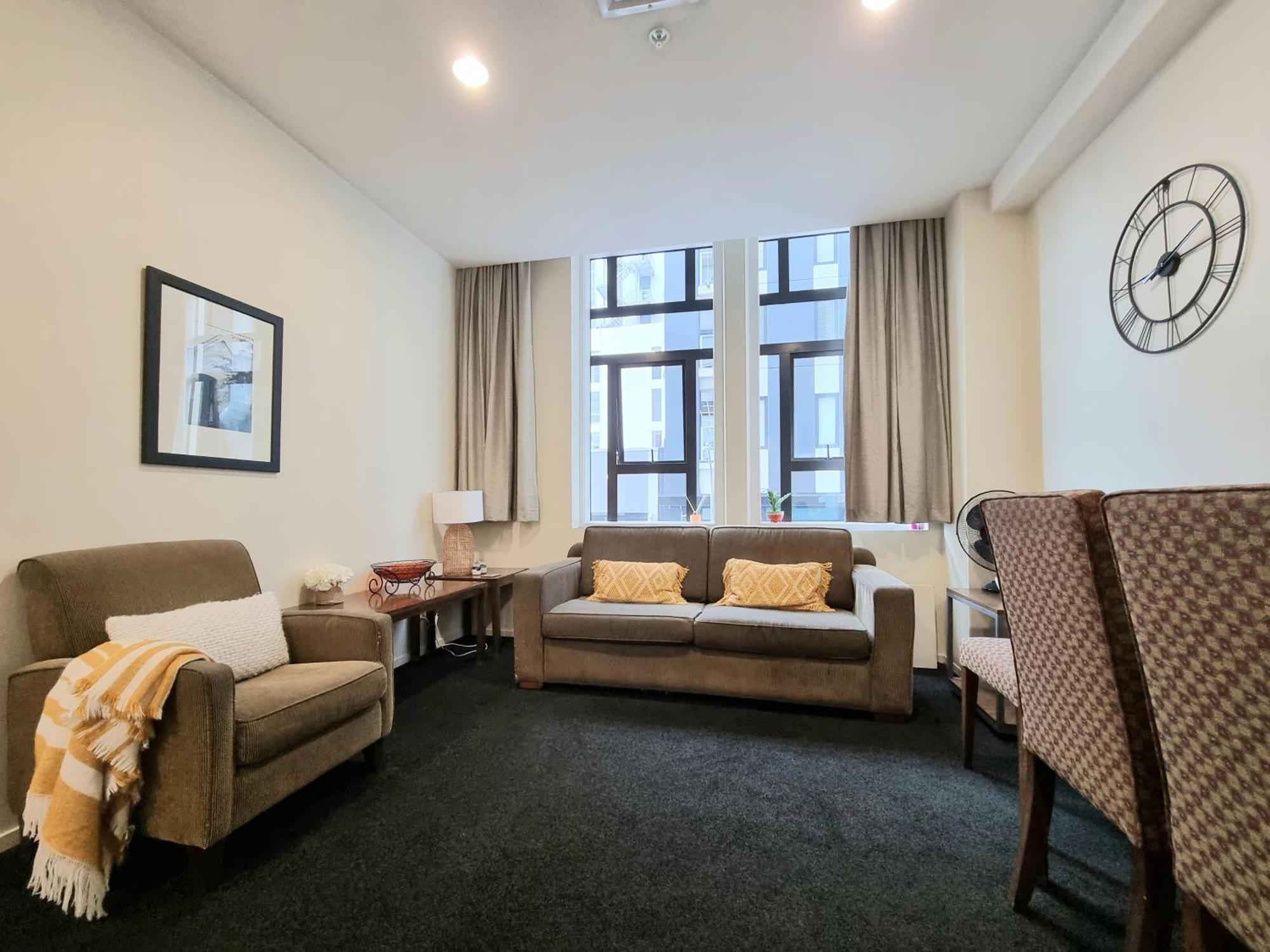 Urban Deco Apartment On Queen Street Auckland Zimmer foto