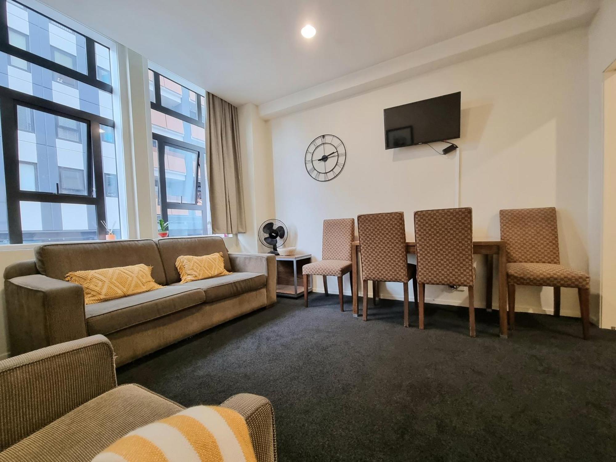 Urban Deco Apartment On Queen Street Auckland Zimmer foto